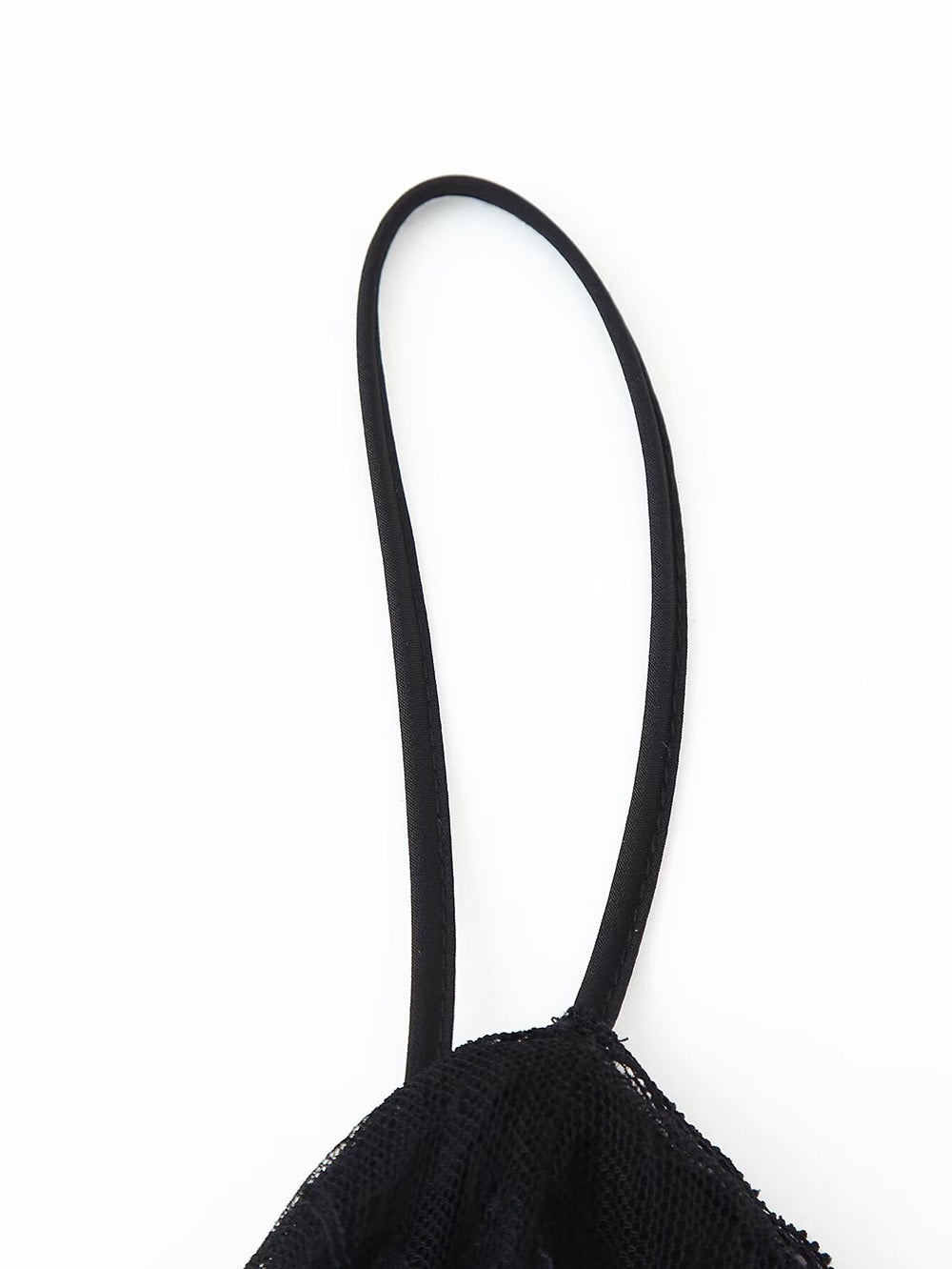 Schwarzes Slip-Kleid mit Spitzeinsätzen