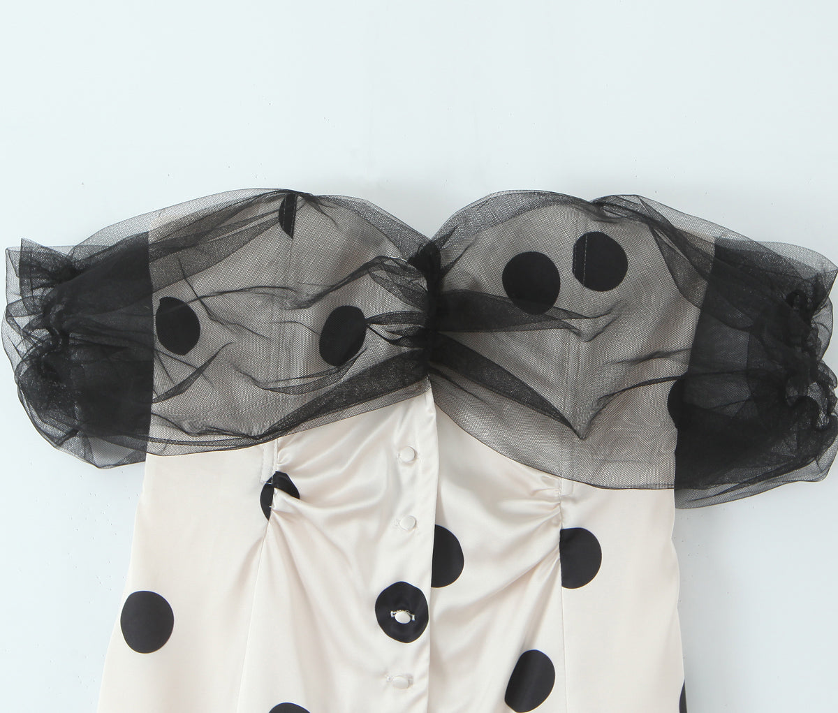 Off-Shoulder Tüll-Detail - Retro Glamou